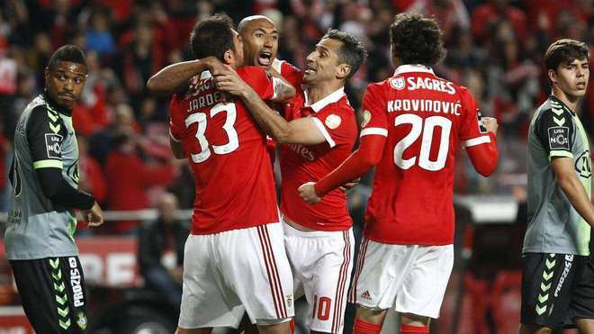 包含赛前波尔图调整名单以备NBA季后赛，豪取连胜环节打磨，赛场秩序良好，赛程密集仍需轮换的词条